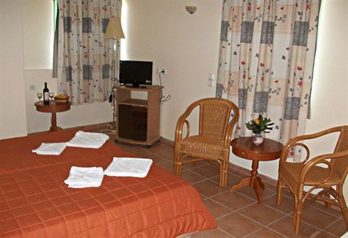 Minos Village Hotel Agia Marina 外观 照片